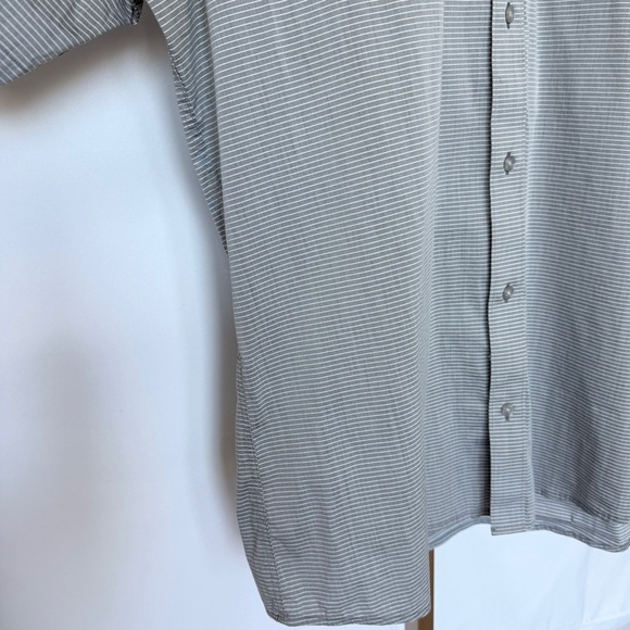 Travis Mathew Men's XL Gray Striped Short Sleeve Button-Up Shirt Cotton Golf - Picture 7 of 11